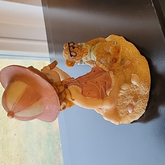 Montefiori little girl on beach Figurine - Picture 3 of 6